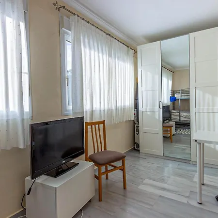 Apartment 2 Bedroom Beautiful In *