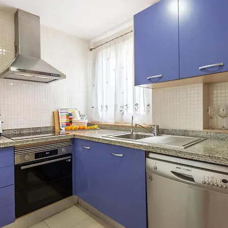 2 Bedroom Beautiful In Apartment *